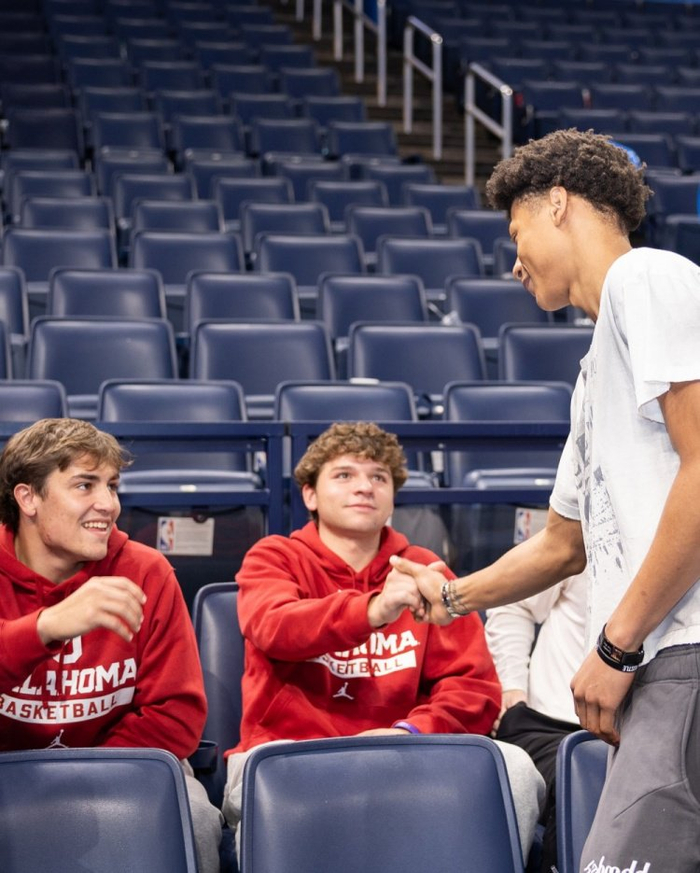 关于全明星赛加时末段走向成谜,俄克拉荷马雷霆绝杀压哨,媒体盛赞,训练强度明显提升的信息 关于全明星赛加时末段走向成谜,俄克拉荷马雷霆绝杀压哨,媒体盛赞,训练强度明显提升的信息